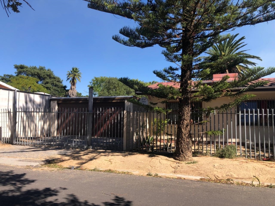 3 Bedroom Property for Sale in Peerless Park East Western Cape